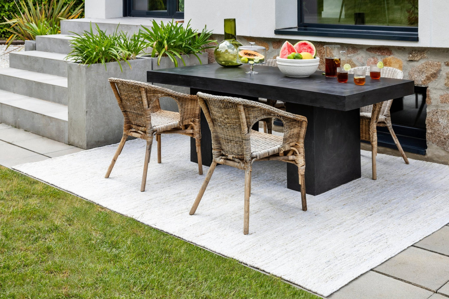 How to Choose the Perfect Summer Rug: Freshness, Style & Trends - KAYMANTA | Luxury Rug Makers