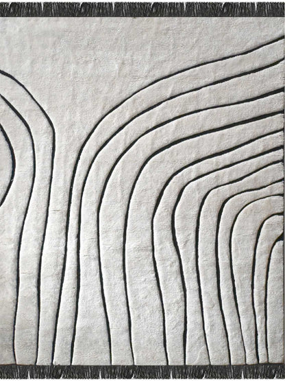Arte II Rug in 100% New Zealand Wool by Kaymanta in black and white