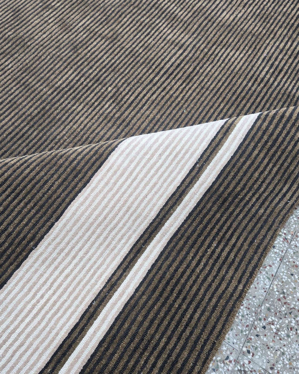 AXIS | 10 x 14 FT - area rug - KAYMANTA | Luxury Rug Makers