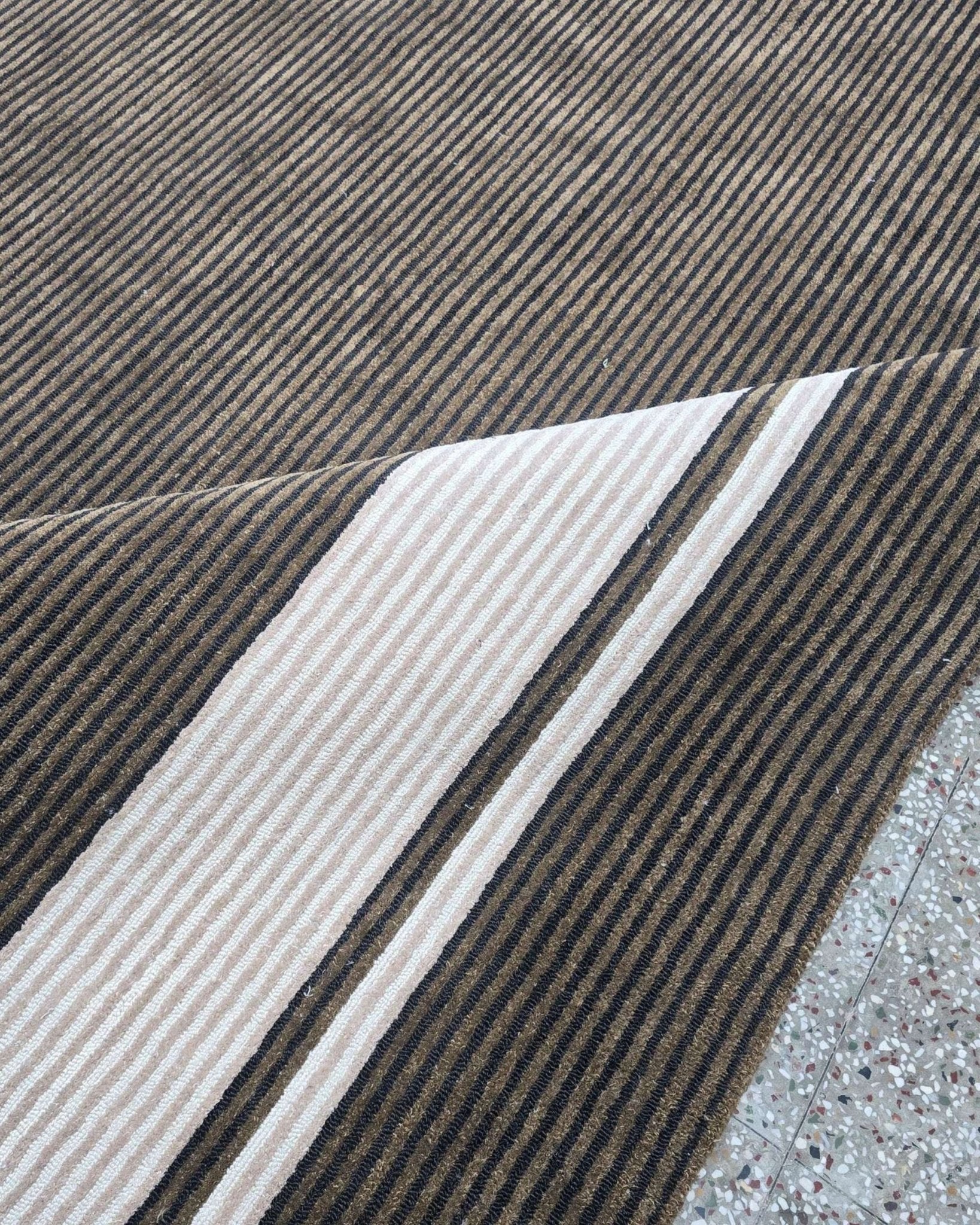 AXIS | 10 x 14 FT - area rug - KAYMANTA | Luxury Rug Makers