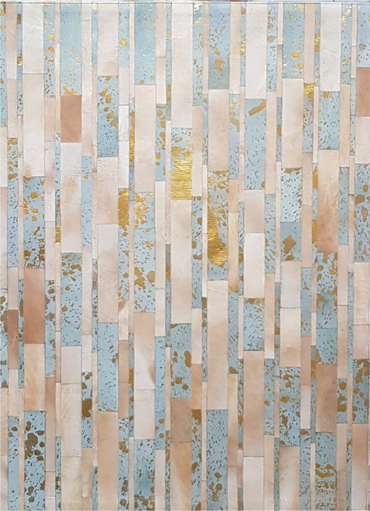 Raíz handmade cowhide rug – irregular leather strips, premium craftsmanship, organic design