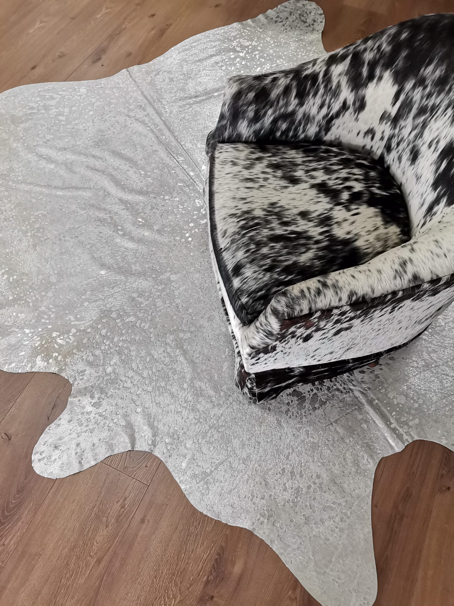 SILVER | FREE FORM HIDE RUG